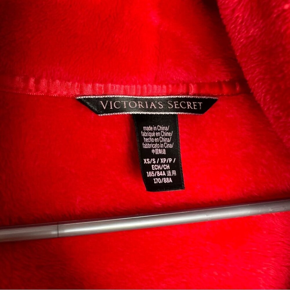 Victoria secret robe fleece soft cozy blanket style red writing on back - Picture 6 of 7